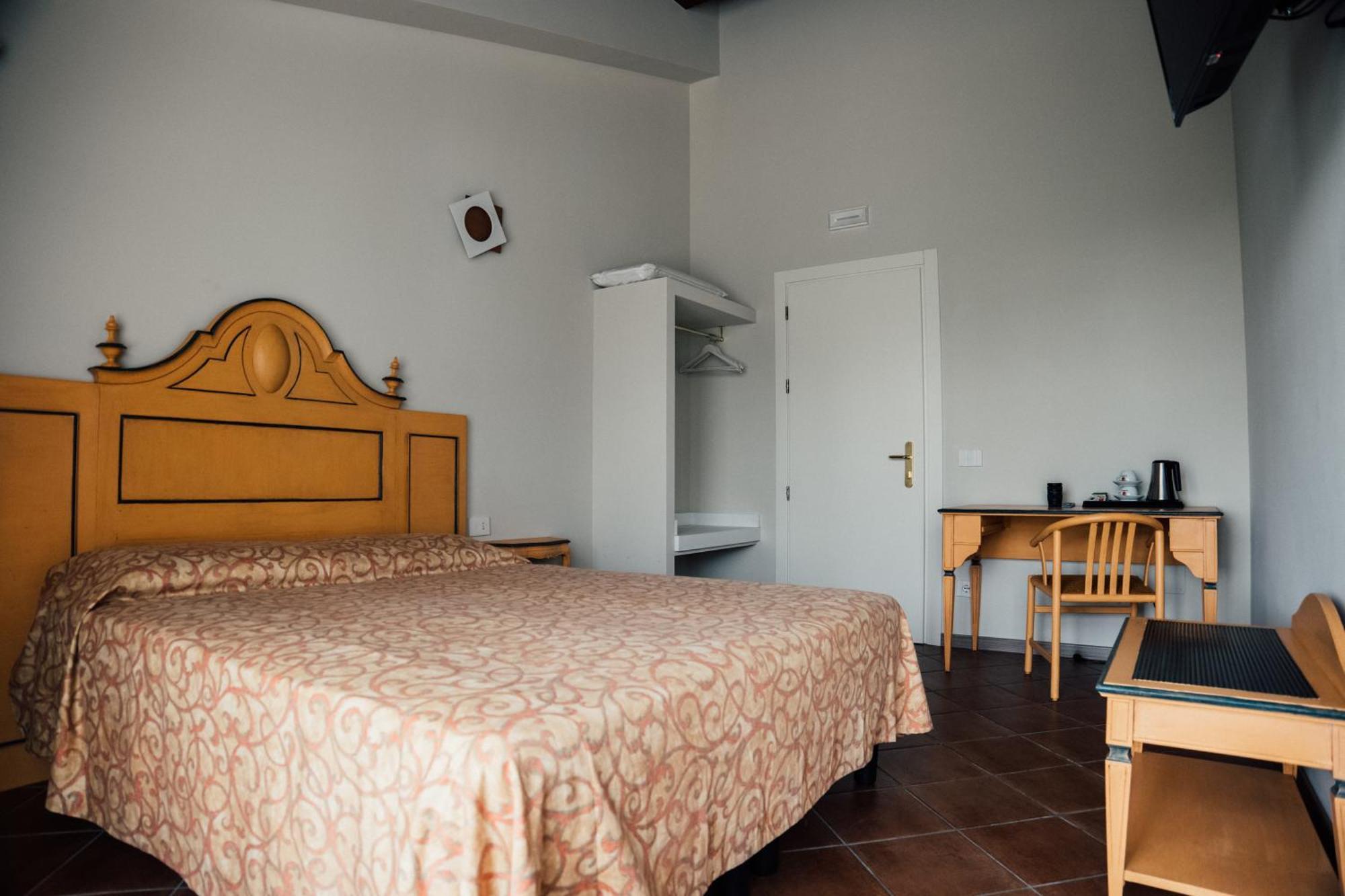 Albergo La Meridiana Кастельнуово-дель-Гарда Екстер'єр фото