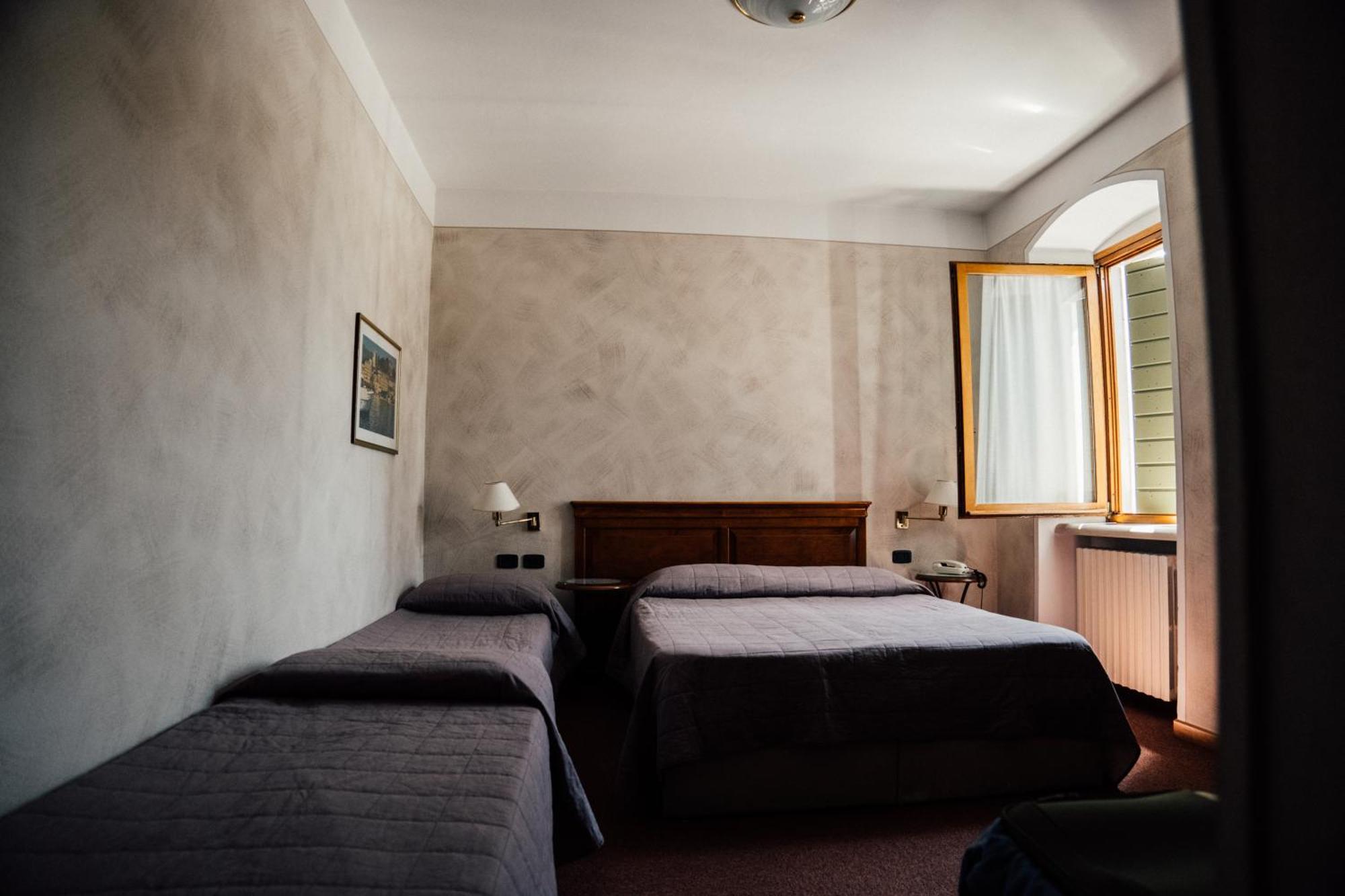 Albergo La Meridiana Кастельнуово-дель-Гарда Екстер'єр фото